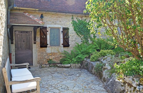 Sauliac-sur-Cele Villa | Relax by pool with view over Célé valley