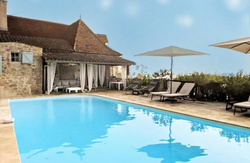 Sauliac-sur-Cele Villa | Relax by pool with view over Célé valley