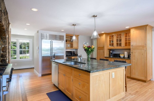 Centerville House | Relax by the Lake: Private Beach & Views