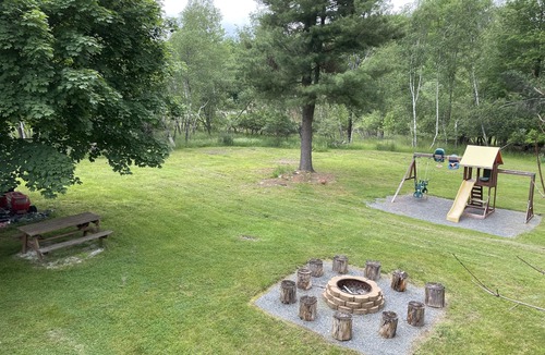Greentown House | Relax by the lake