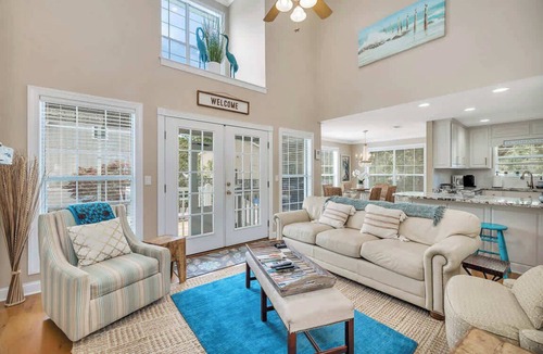 Saint Simons Heights House | Relax by the Pool + Fire Pit in Sunny St. Simons!