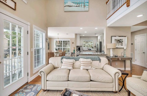 Saint Simons Heights House | Relax by the Pool + Fire Pit in Sunny St. Simons!