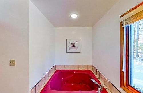 Thompsonville House | Relax by the River