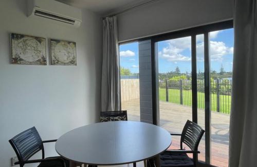 Otahuhu House | Relax by the Tamaki River