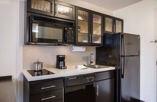 Brentwood Hotel | Relax, Cook & Explore – Perfect for Extended Stays