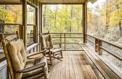 Marietta House | Relax Creekside: Forest-View Gem in Marietta!