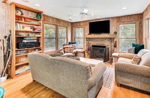 Marietta House | Relax Creekside: Forest-View Gem in Marietta!