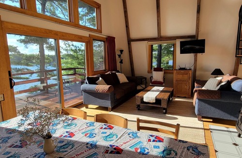 Redwood Cottage | Relax, Enjoy and Unwind on the Lake at Goose Bay Cottage - Pet Friendly!