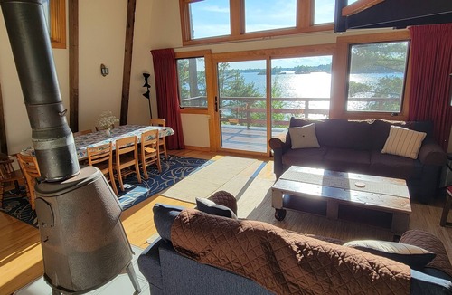 Redwood Cottage | Relax, Enjoy and Unwind on the Lake at Goose Bay Cottage - Pet Friendly!