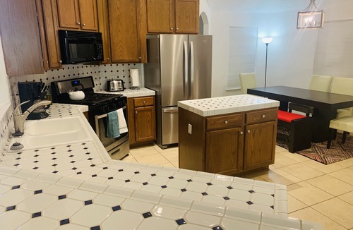 South Creek House | Relax & Enjoy Austin : Big House + King size bed + Shopping + Greenbelt