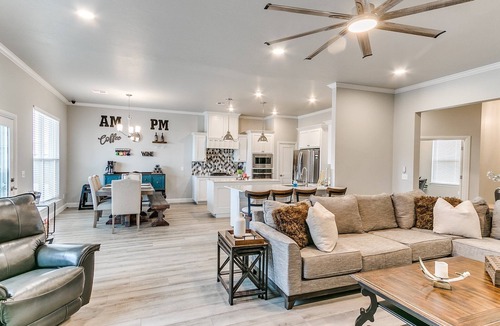 Yukon House | Relax & enjoy large private backyard with pool, hot tub & golf green!