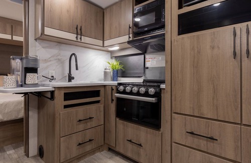 City-by-the Sea House | Relax & enjoy some coffee with unbelievable waterfront sunrises!