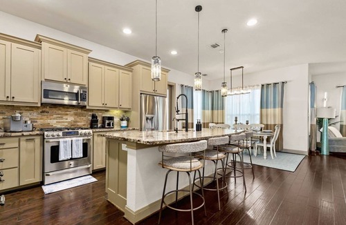 Oak Park - Northwood House | Relax & Entertain | Firepit, Grill, Near Riverwalk