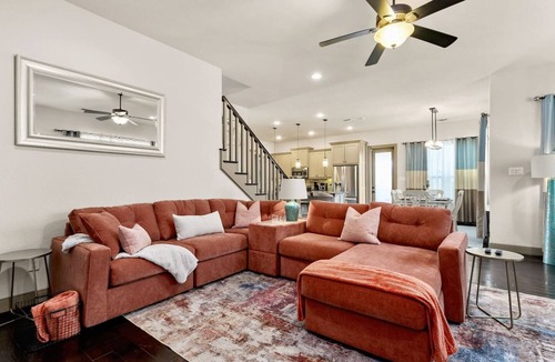 Oak Park - Northwood House | Relax & Entertain | Firepit, Grill, Near Riverwalk