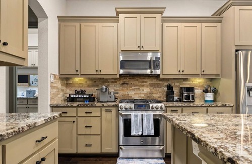 Oak Park - Northwood House | Relax & Entertain | Firepit, Grill, Near Riverwalk
