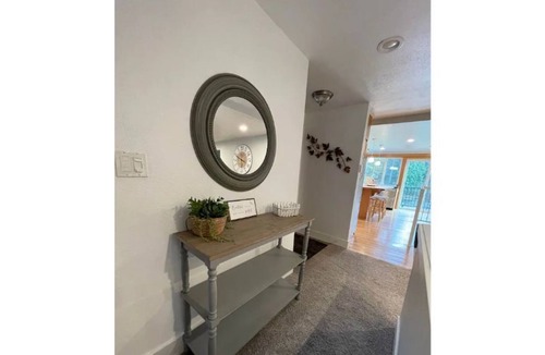 Hobart House | Relax & Explore the PNW