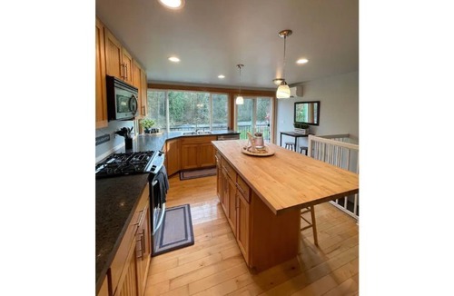 Hobart House | Relax & Explore the PNW