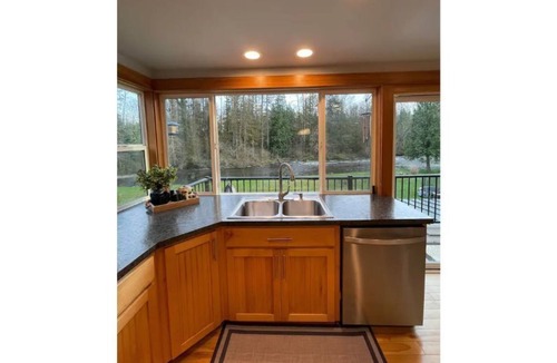 Hobart House | Relax & Explore the PNW