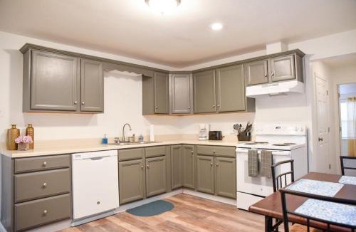 South Hills House | Relax & Feel At Home During Your Pittsburgh Stay