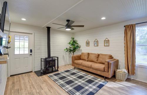 Midlothian House | Relax Fireside: Dog-Friendly Home in Midlothian!