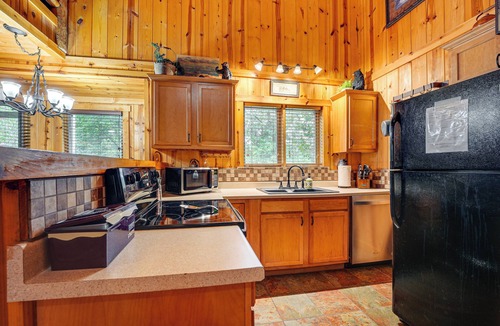 Blue Eye Cabin | Relax Fireside! Hot Tub Haven on Table Rock Lake