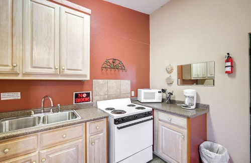 Whitney Apartment | Relax Fireside! Lake Whitney Studio 2 Mi to Marina