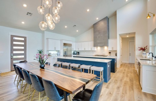 Malakoff House | Relax Fireside! Waterfront Family Home in Malakoff