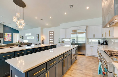 Malakoff House | Relax Fireside! Waterfront Family Home in Malakoff