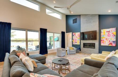 Malakoff House | Relax Fireside! Waterfront Family Home in Malakoff
