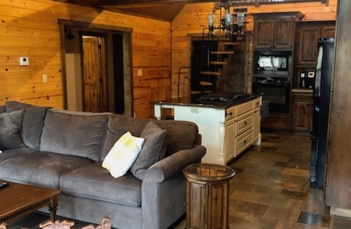 Jefferson Cabin | Relax, Fish, Visit Historic Jefferson & Caddo Lake