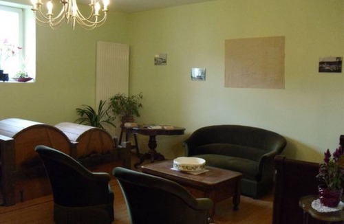 Montigny-les-Vaucouleurs Bed & Breakfast | Relax in Montigny: 4 Bedrooms, Terrace, Garden