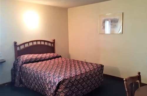 Cheyenne Wells Hotel | Relax in 3 Full Bed Room Near Attractions + Ideal Eastern CO Location