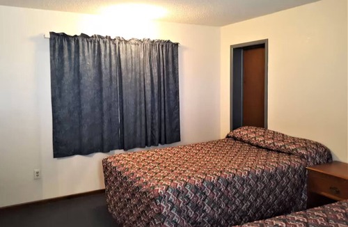 Cheyenne Wells Hotel | Relax in 3 Full Bed Room Near Attractions + Ideal Eastern CO Location