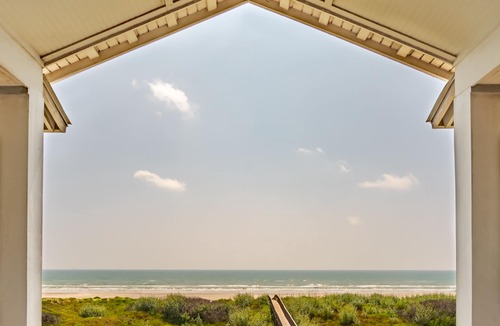 Port Aransas House | Relax in a Beautiful 6-Bedroom Beachfront Home with Panoramic Beach/Ocean Views