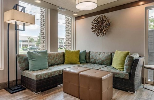 Jekyll Island Hotel | Relax in a Charming Suite Near Jekyll Island Attractions! Parking, Breakfast