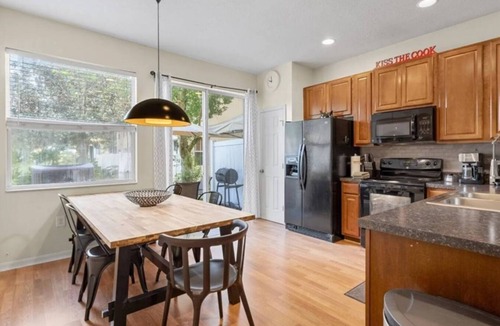 Crestwynd Bay House | Relax in a Charming 3BD Home BBQ