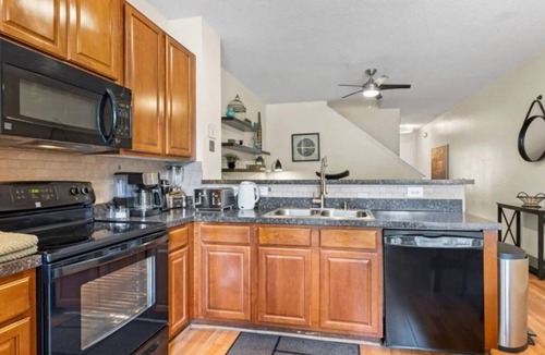 Crestwynd Bay House | Relax in a Charming 3BD Home BBQ