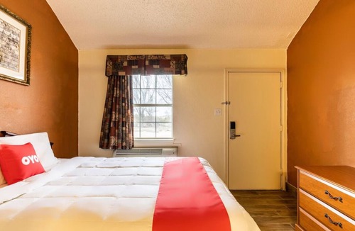 Decatur Hotel | Relax in a Clean Budget Room Close to Local Shops & Restaurants in Decatur