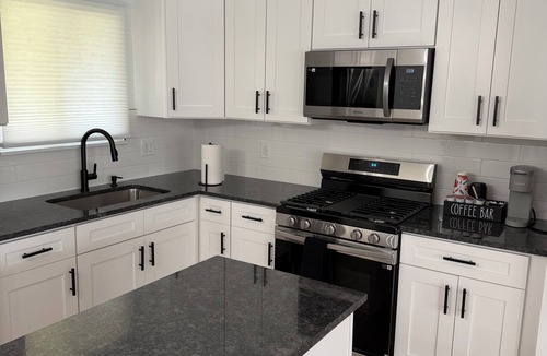 Rochester Hills House | Relax in a cozy, newly remodeled 3BR ranch!