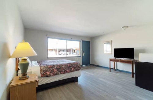 Clute Hotel | Relax in a Homey Room Near Local Attractions, Brazosport Museum Nearby - 2 Rooms
