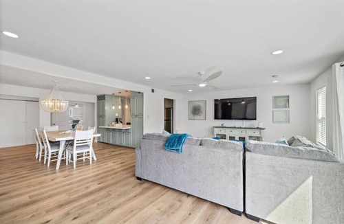 Bermuda Beach House | Relax in Beachside Comfort with Stunning Views
