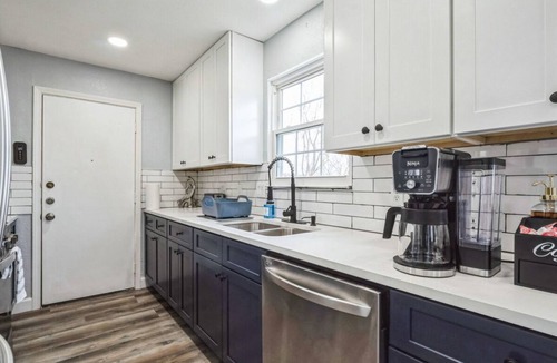 Parker Lane House | Relax in Central Austin Stylish 2BR Home with Fire Pit & Cozy Space