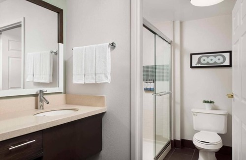 Thornhill Hotel | Relax in Comfort at a Modern Suite near Richmond Hill, Pets are Welcome