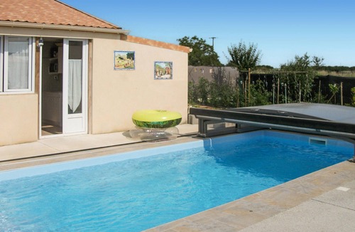 Sainte-Gemme-la-Plaine House | Relax in this small holiday home with swimming pool.