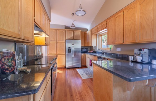 Kings Beach Cabin | Relax in Kings Beach Canterbury Pines- 3BR with Hot tub!