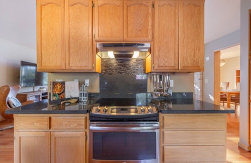 Kings Beach Cabin | Relax in Kings Beach Canterbury Pines- 3BR with Hot tub!