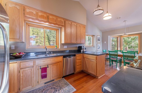 Kings Beach Cabin | Relax in Kings Beach Canterbury Pines- 3BR with Hot tub!