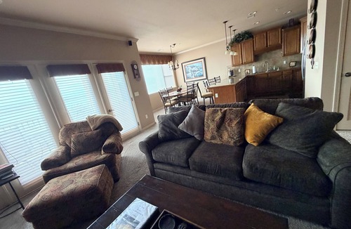 Hollister Condo | Relax In Luxury On Table Rock Lake, Close To Branson