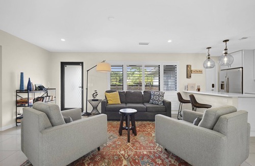 Central Corals House | Relax in Luxury - 3 Bed, 2 Bath Oasis with Pool