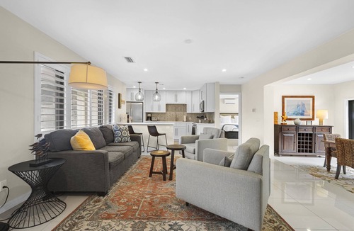 Central Corals House | Relax in Luxury - 3 Bed, 2 Bath Oasis with Pool